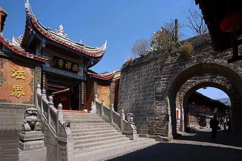 为什么很多人都向往去大型企业发展呢？游戏画面